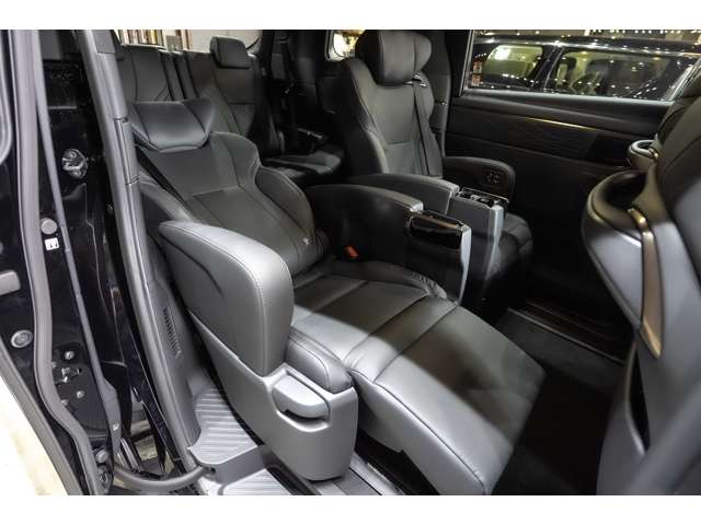 トヨタ アルファード　ハイブリッド ハイブリッド ２．５ Ｚ Ｅ－ＦＯＵＲ ４ＷＤ R8年 (北海道) 99