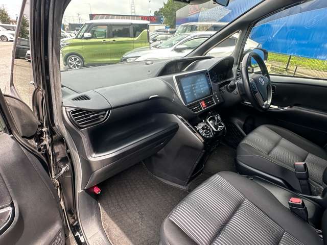 トヨタ ヴォクシー １．８ ハイブリッド ＺＳ H30年 (関東) 99
