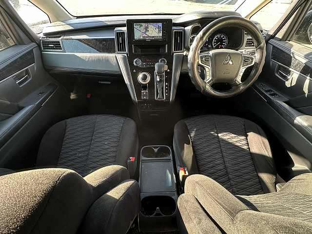 三菱 デリカ　Ｄ：５ アーバンギア ２．２ Ｇ パワーパッケージ ディーゼルターボ ４ＷＤ R1年 (関東) 99