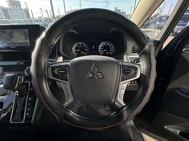 三菱 デリカ　Ｄ：５ アーバンギア ２．２ Ｇ パワーパッケージ ディーゼルターボ ４ＷＤ R1年 (関東) 99