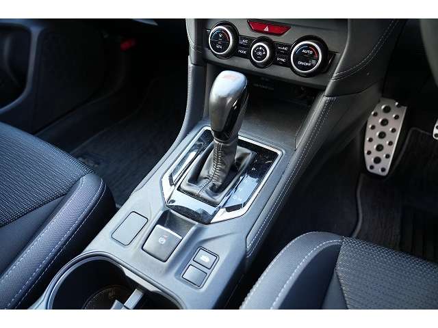 スバル インプレッサスポーツ ２．０ Ｉ－Ｓ アイサイト ４ＷＤ H29年 (関東) 99