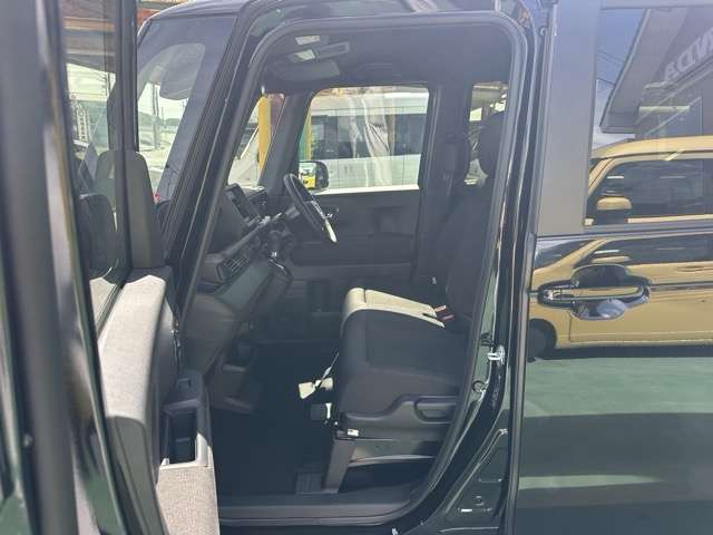ホンダ Ｎ　ＢＯＸ カスタム ６６０ ブラック スタイル R8年 (東海) 99