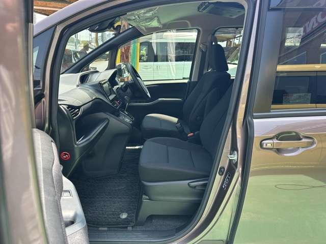 トヨタ ノア ２．０ Ｘ サイドリフトアップチルトシート装着車 H29年 (東海) 99