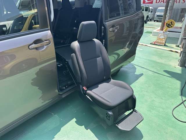 トヨタ ノア ２．０ Ｘ サイドリフトアップチルトシート装着車 H29年 (東海) 99
