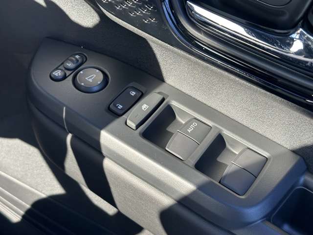 ホンダ Ｎ　ＢＯＸ カスタム ６６０ ターボ ブラック スタイル R8年 (東海) 99