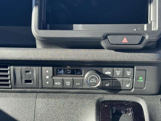ホンダ Ｎ　ＢＯＸ カスタム ６６０ ターボ ブラック スタイル R8年 (東海) 99