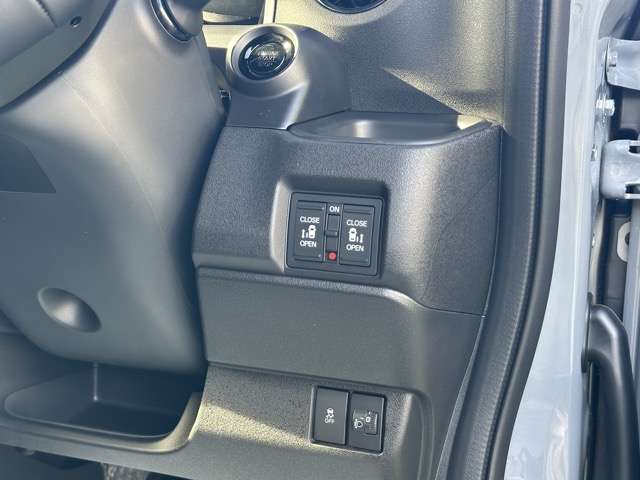 ホンダ Ｎ　ＢＯＸ カスタム ６６０ ターボ コーディネートスタイル モノトーン R8年 (東海) 99