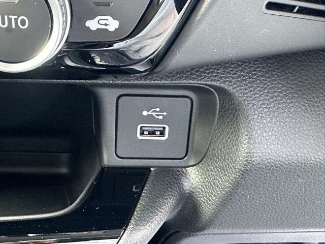 ホンダ ヴェゼル １．５ Ｅ：ＨＥＶ Ｚ R8年 (東海) 99