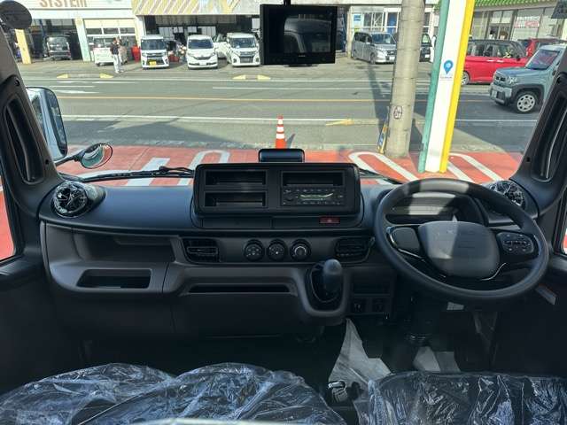 三菱フソウ キャンター ３．０ＤＴ 全低床 平ボディ ２Ｔ R7年 (東海) 99