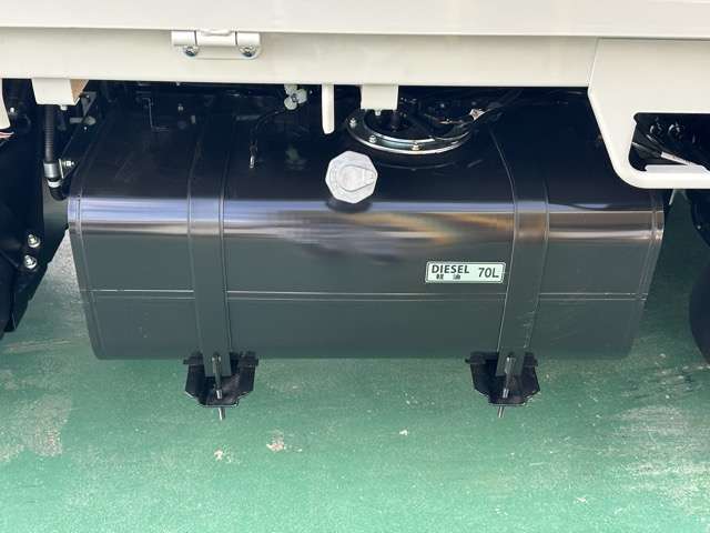 三菱フソウ キャンター ３．０ＤＴ 全低床 平ボディ ２Ｔ R7年 (東海) 99