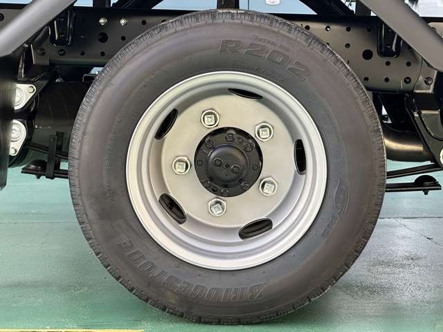 三菱フソウ キャンター ３．０ＤＴ 全低床 平ボディ ２Ｔ R7年 (東海) 99