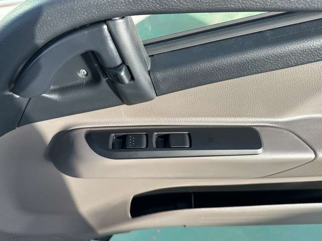 三菱フソウ キャンター ３．０ＤＴ 全低床 平ボディ ２Ｔ R7年 (東海) 99