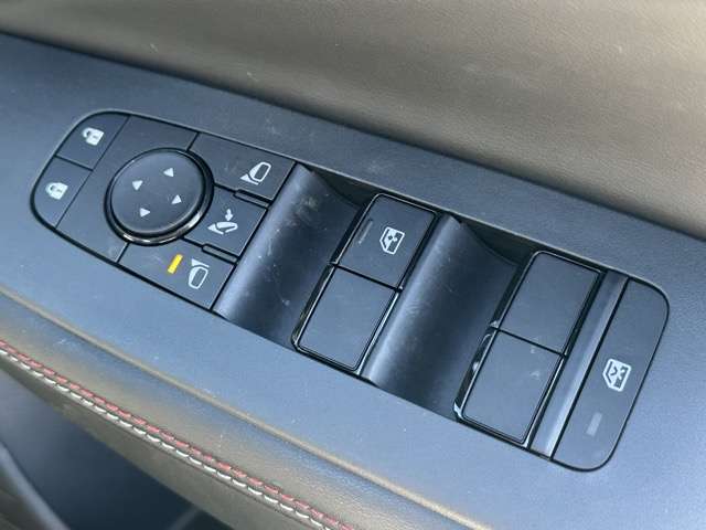 日産 ノートオーラ １．２ ＮＩＳＭＯ チューンド Ｅ－ＰＯＷＥＲ ４ＷＤ R6年 (東海) 99
