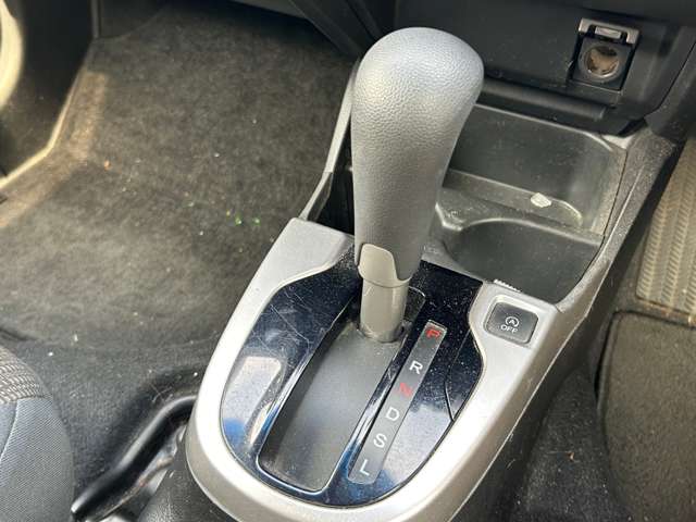 ホンダ フィット １．３ １３Ｇ Ｆパッケージ H26年 (九州・沖縄) 99