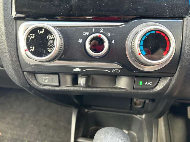 ホンダ フィット １．３ １３Ｇ Ｆパッケージ H26年 (九州・沖縄) 99