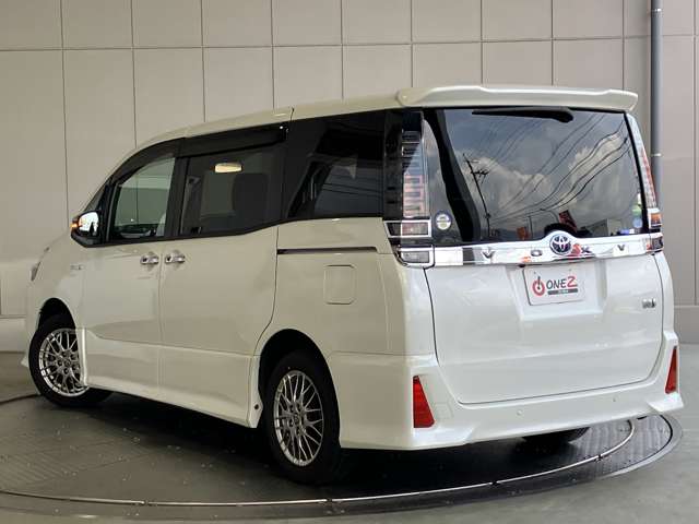トヨタ ヴォクシー １．８ ハイブリッド ＺＳ 煌ＩＩ R2年 (近畿) 99