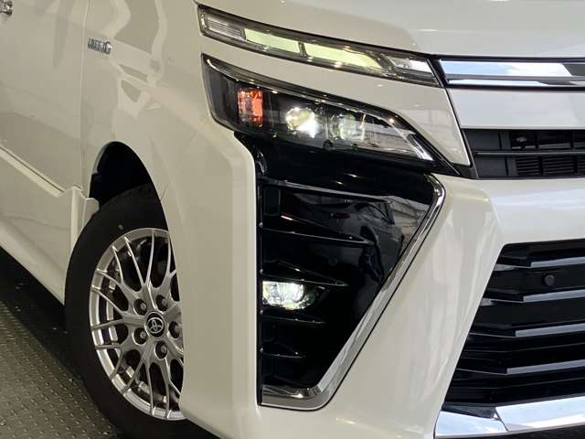 トヨタ ヴォクシー １．８ ハイブリッド ＺＳ 煌ＩＩ R2年 (近畿) 99