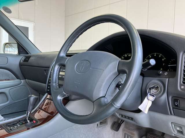 トヨタ セルシオ ４．０ Ａ仕様 H7年 (近畿) 99