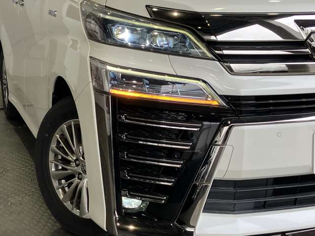 トヨタ ヴェルファイア　ハイブリッド ハイブリッド ２．５ ＺＲ Ｅ－ＦＯＵＲ ４ＷＤ R1年 (近畿) 99