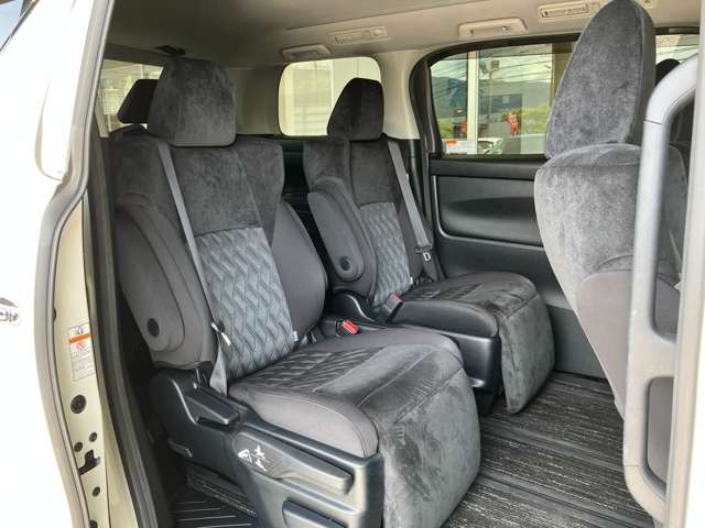 トヨタ ヴェルファイア　ハイブリッド ハイブリッド ２．５ ＺＲ Ｅ－ＦＯＵＲ ４ＷＤ R1年 (近畿) 99