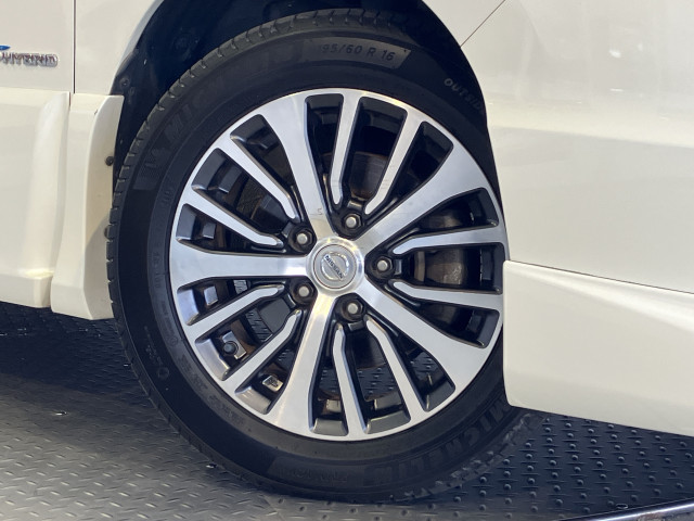 日産 セレナ ２．０ ハイウェイスター Ｖエアロモード＋ＳＡＦＥＴＹＩＩ Ｓ－ＨＹＢＲＩＤ H27年 (近畿) 99