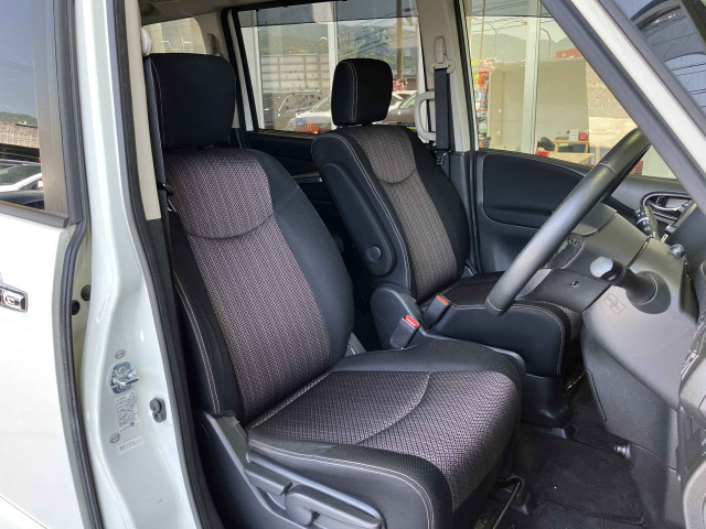 日産 セレナ ２．０ ハイウェイスター Ｖエアロモード＋ＳＡＦＥＴＹＩＩ Ｓ－ＨＹＢＲＩＤ H27年 (近畿) 99
