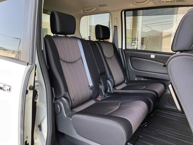 日産 セレナ ２．０ ハイウェイスター Ｖエアロモード＋ＳＡＦＥＴＹＩＩ Ｓ－ＨＹＢＲＩＤ H27年 (近畿) 99