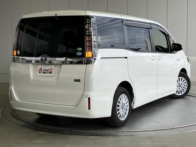 トヨタ ヴォクシー １．８ ハイブリッド Ｖ H26年 (近畿) 99