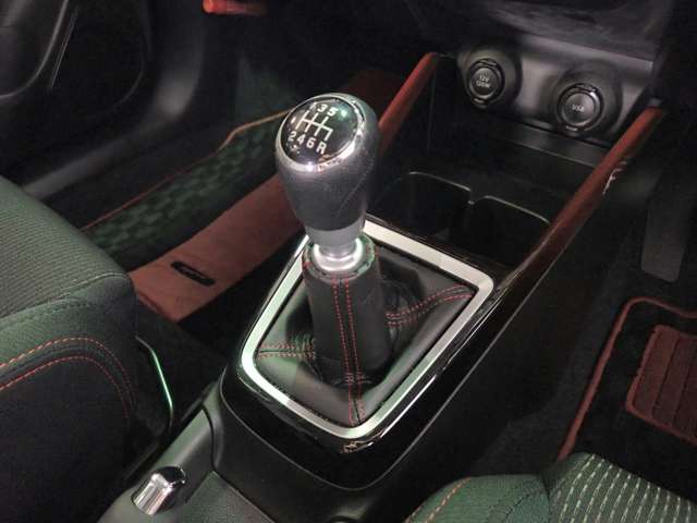 スズキ スイフト スポーツ １．４ R2年 () 99