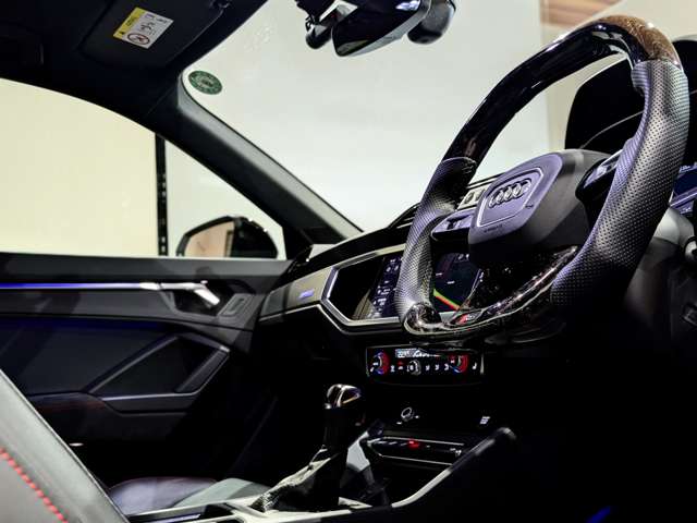 アウディ ＲＳ　Ｑ３　スポーツバック ２．５ ４ＷＤ R2年 () 99