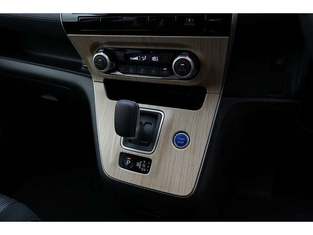 日産 セレナ １．２ Ｅ－ＰＯＷＥＲ ハイウェイスター Ｖ R1年 (関東) 99