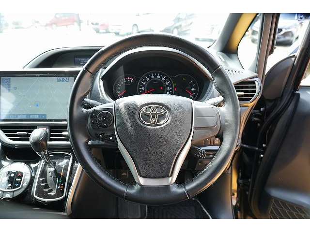 トヨタ ヴォクシー ２．０ ＺＳ 煌ＩＩ R1年 (関東) 99