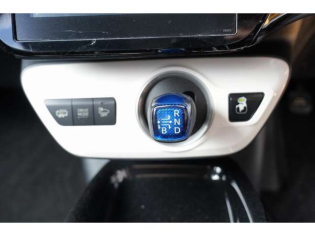 トヨタ プリウスＰＨＶ １．８ Ａ H29年 (関東) 99