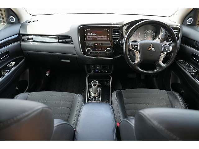 三菱 アウトランダーＰＨＥＶ ２．４ Ｇ ４ＷＤ H30年 (関東) 99