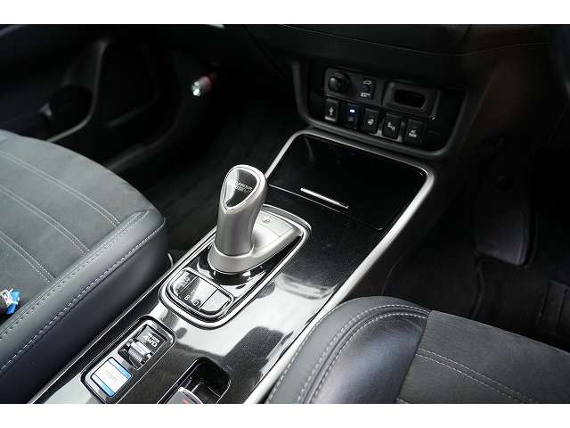 三菱 アウトランダーＰＨＥＶ ２．４ Ｇ ４ＷＤ H30年 (関東) 99
