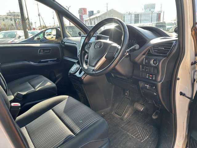 トヨタ ヴォクシー ２．０ ＺＳ H30年 (関東) 99
