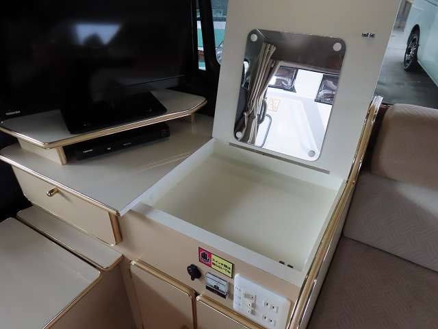 トヨタ ハイエースバン キャンピングカー H27年 (関東) 99