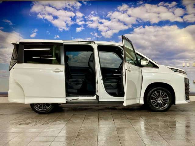 トヨタ ヴォクシー １．８ ハイブリッド Ｓ－Ｚ Ｅ－ＦＯＵＲ ４ＷＤ R4年 (北海道) 99