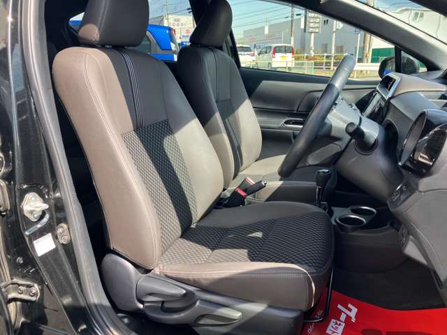 トヨタ アクア １．５ クロスオーバー グラム R1年 (関東) 99