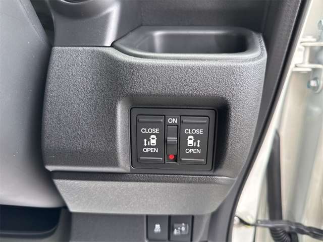 ホンダ Ｎ　ＢＯＸ カスタム ６６０ ターボ R8年 () 99