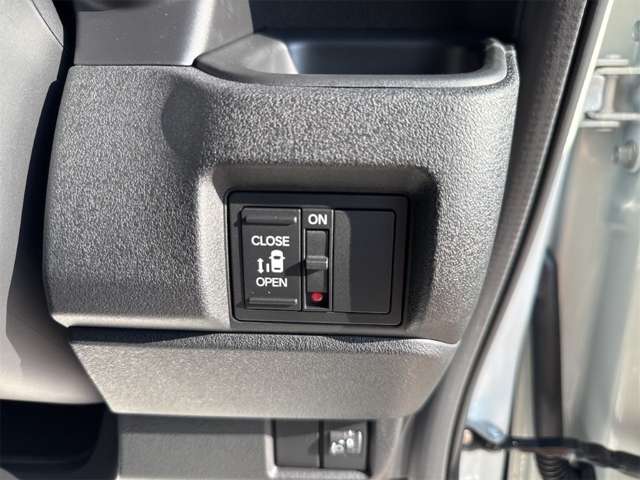 ホンダ Ｎ　ＢＯＸ カスタム ６６０ R8年 () 99