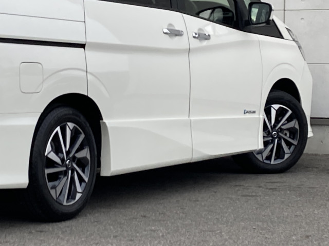 日産 セレナ １．２ Ｅ－ＰＯＷＥＲ ハイウェイスター Ｖ セカンドスライドアップシート R3年 (四国) 99