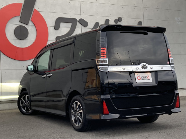 トヨタ ヴォクシー ２．０ ＺＳ 煌ＩＩＩ R3年 (四国) 99