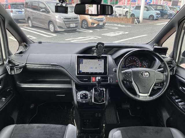 トヨタ エスクァイア ２．０ ＧＩ プレミアムパッケージ ブラックテーラード R1年 (関東) 99