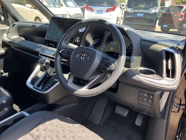 トヨタ ヴォクシー １．８ ハイブリッド Ｓ－Ｚ R5年 (関東) 99