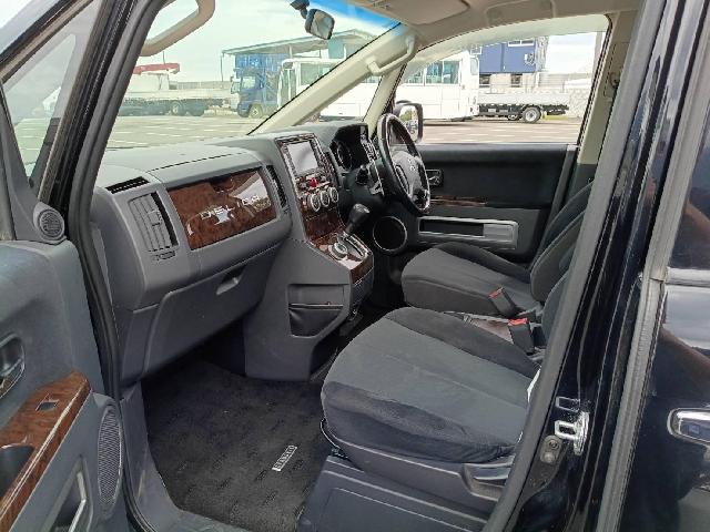 三菱 デリカ　Ｄ：５ ２．４ シャモニー ４ＷＤ H21年 (四国) 99