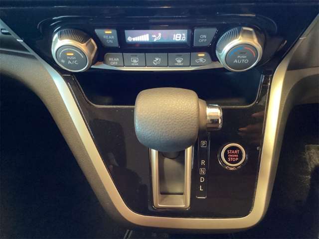 日産 セレナ ２．０ ハイウェイスター ＶセレクションＩＩ R1年 (近畿) 99