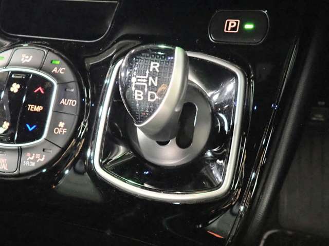 トヨタ ノア １．８ ハイブリッド ＳＩ ＷＸＢＩＩＩ R3年 (近畿) 99