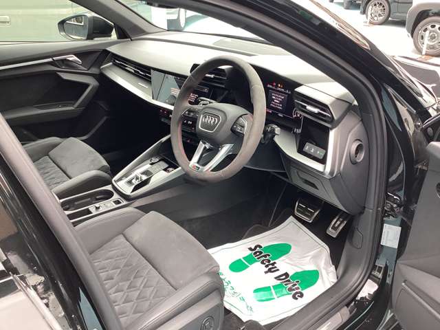 アウディ ＲＳ３　セダン ２．５ ４ＷＤ R4年 (関東) 99