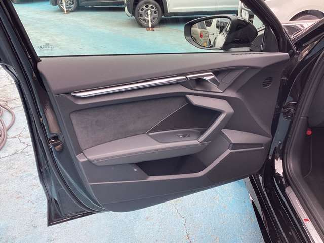 アウディ ＲＳ３　セダン ２．５ ４ＷＤ R4年 (関東) 99